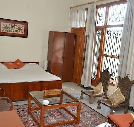 Sandy'S Homestay Джамму Экстерьер фото