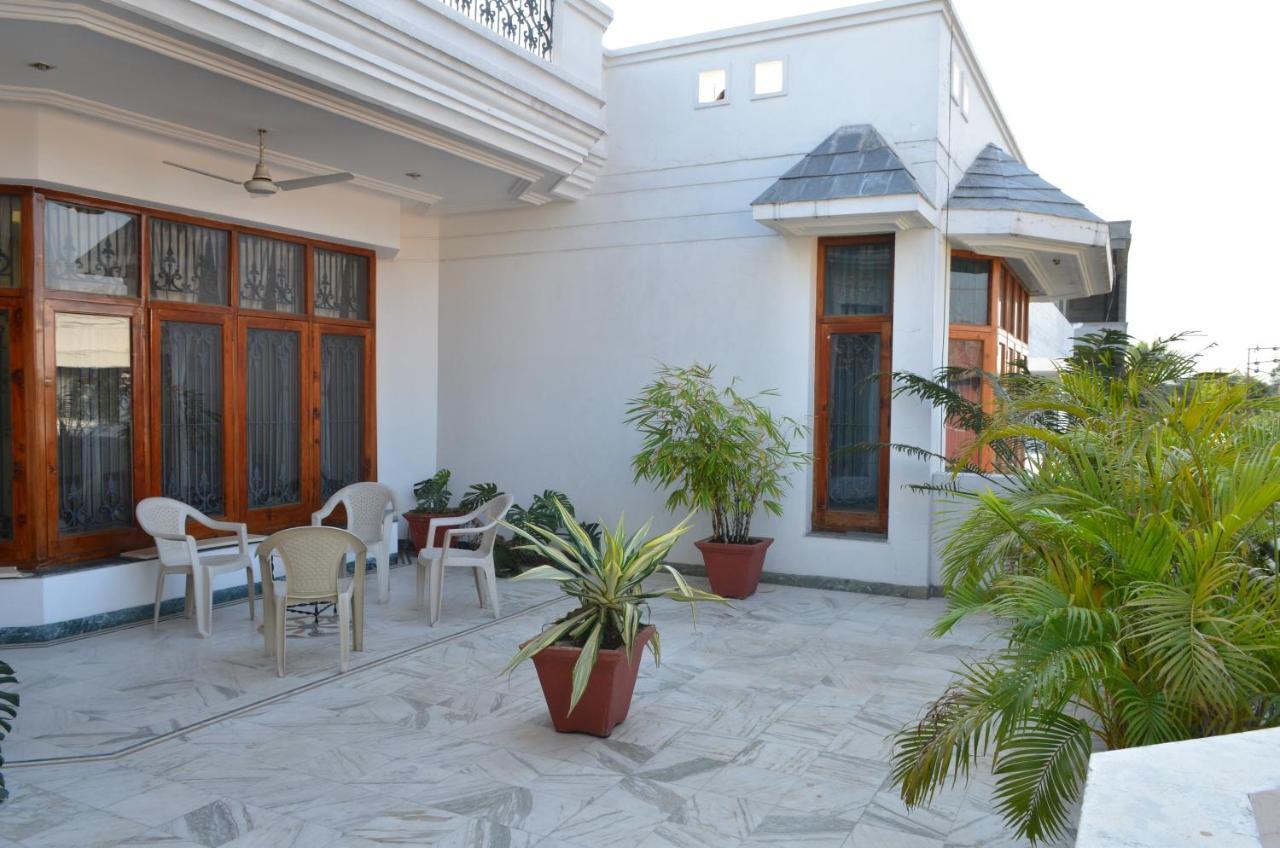 Sandy'S Homestay Джамму Экстерьер фото